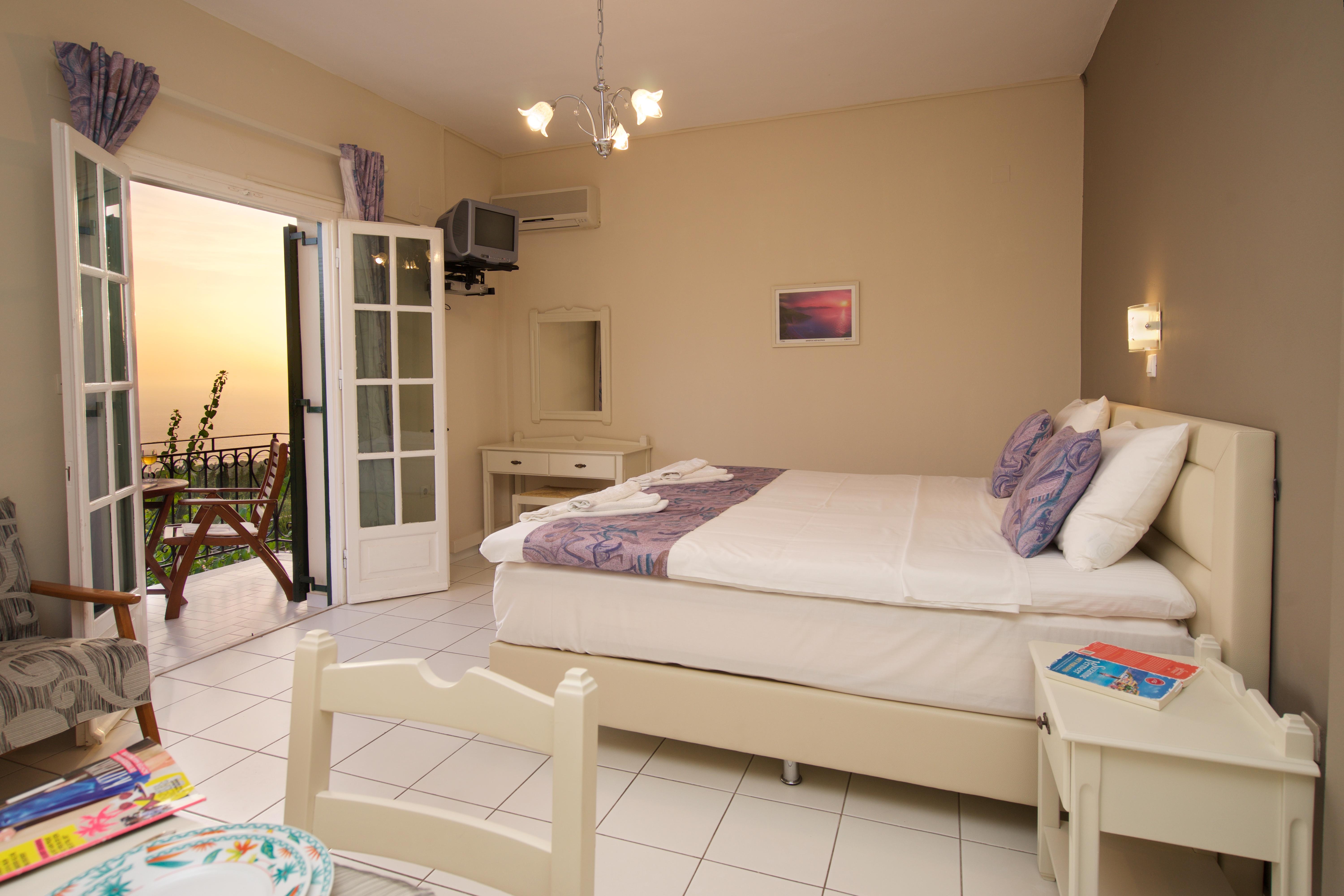 Studios Vrionis Panoramic Sunset Mesovounia  Buitenkant foto
